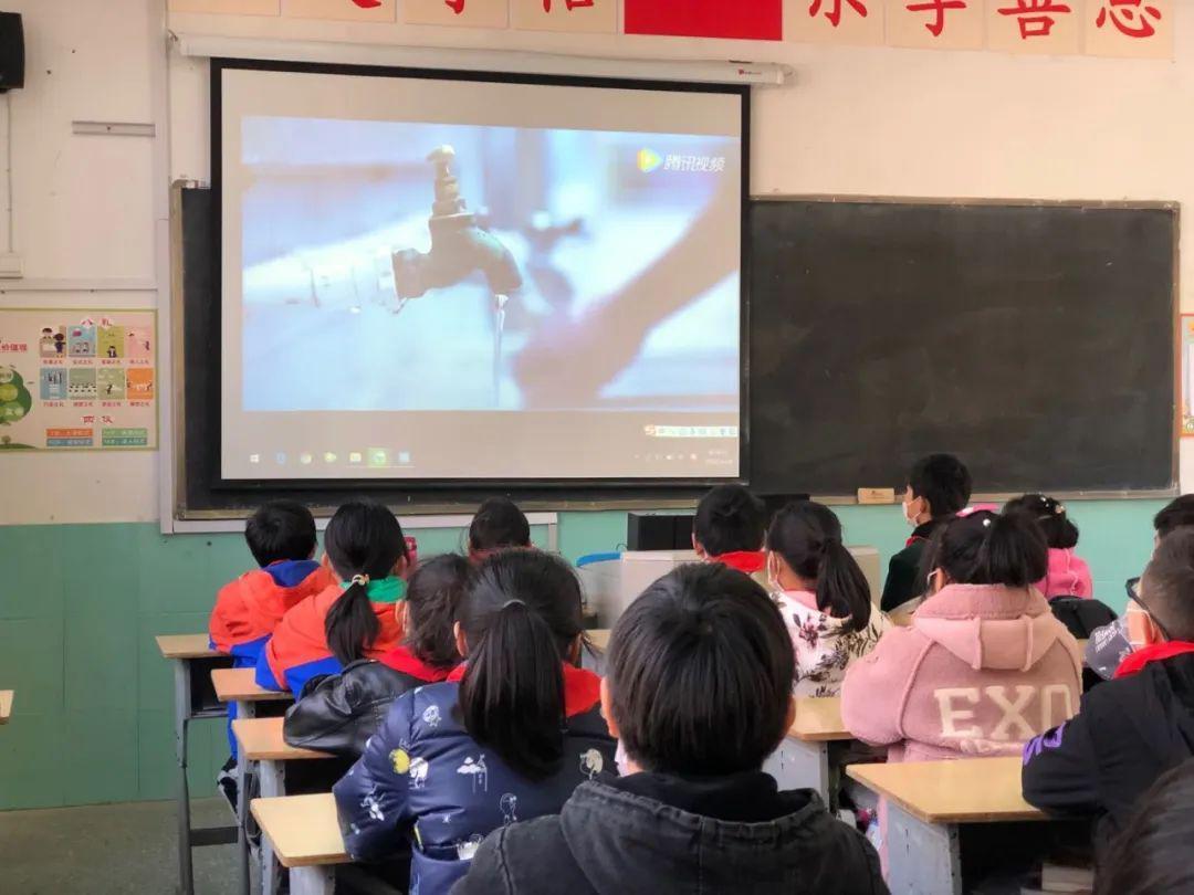 如何美白牙齿？游戏画面